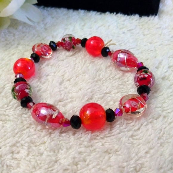 Source Unknown Jewelry - 3/$10 🌟 NWOT Red Rose & Black Bead Bracelet